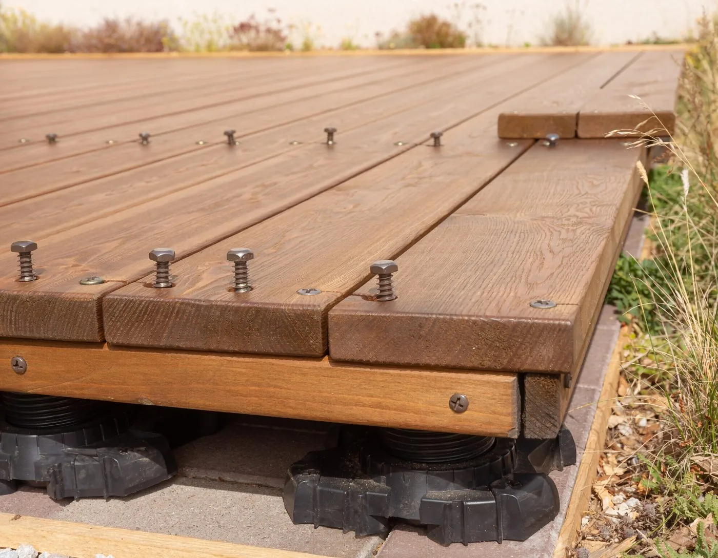 Terrasse bois sur plots réglables